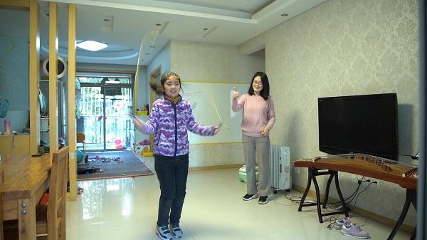 图说：芙蓉小学学生在家AI跳绳 采访对象提供.jpg